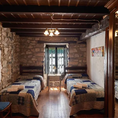 Otel Casas Rurales La Tahona De Besnes *